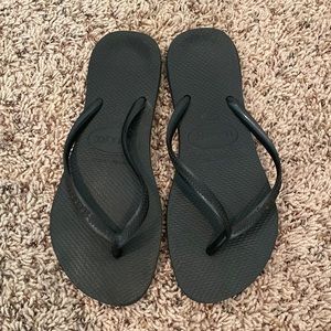 Havianas black flip flops size 8